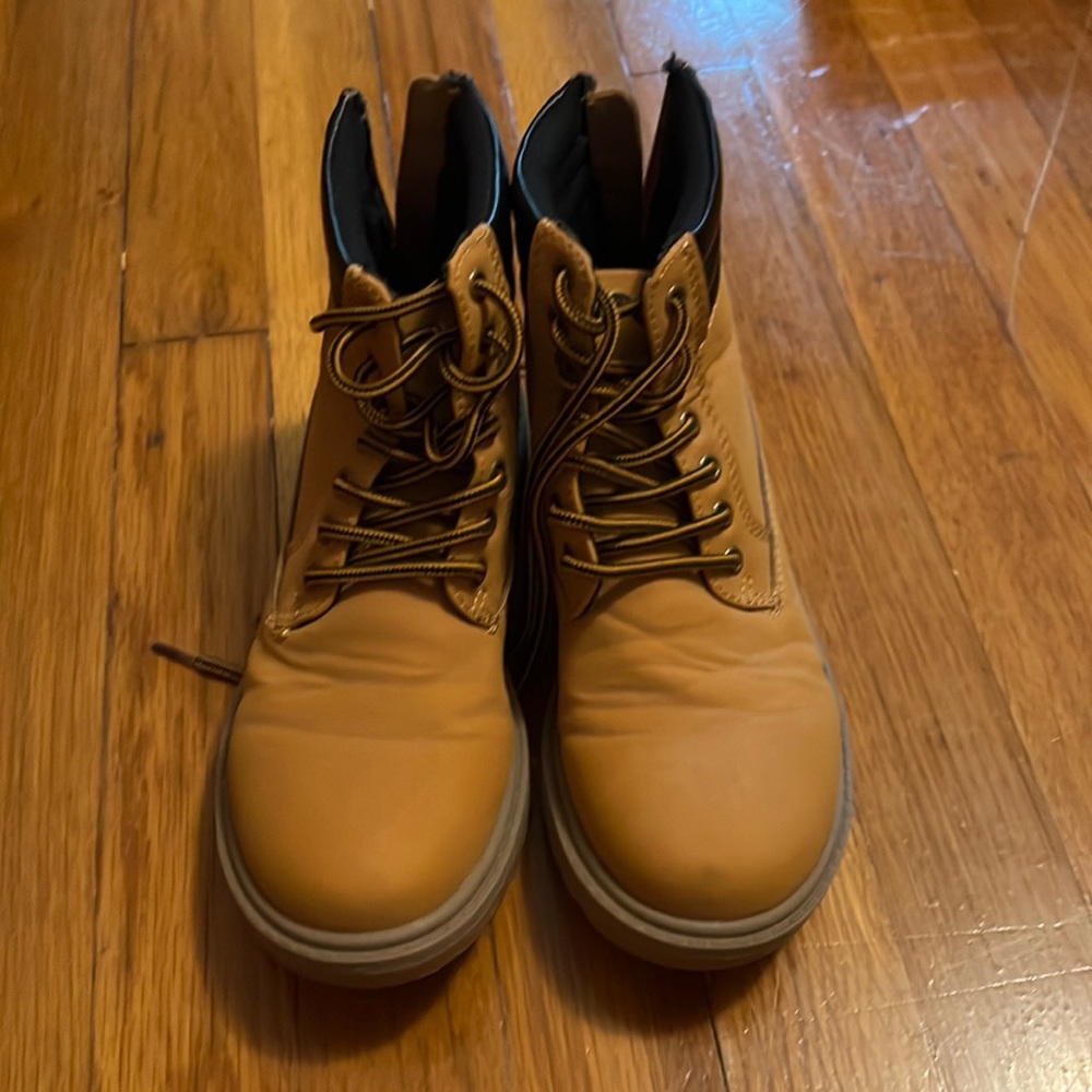 Girls boots